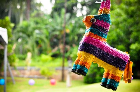 Ze Garcia's Colombian Fiesta: A Celebration of Music, Culture, and Unexpected Piñatas!